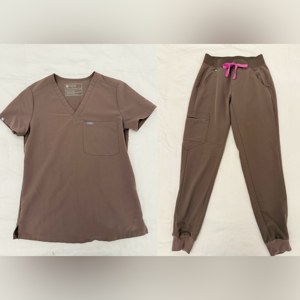 Figs Smokey Taupe Catarina top Zamora scrubs jogger set in XXS